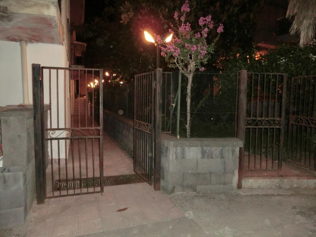 B&B Civico 115 Gaggi Екстериор снимка